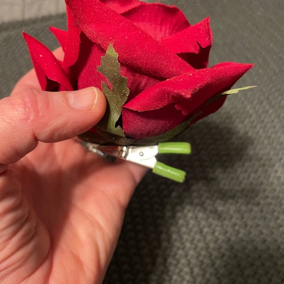 3/$15 Set of 8 LIFELIKE clip-back roses w/clips to attach to tree, hair,clothing - Picture 3 of 7